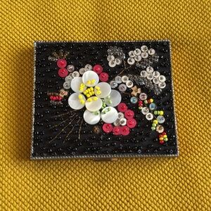 FLEURS DE PARIS By SCHILDKRAUT vintage silk and hand-beaded powder compact